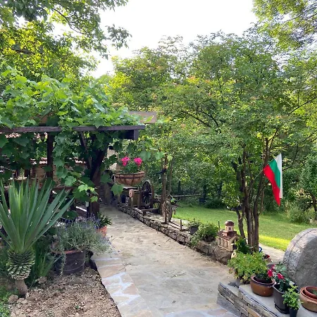 Nyaraló паздерите *