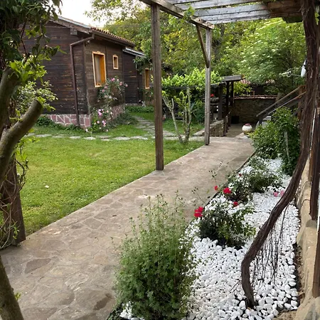 паздерите * Aprilci