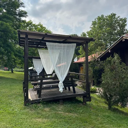 паздерите Nyaraló