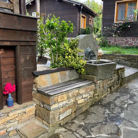 паздерите * Aprilci